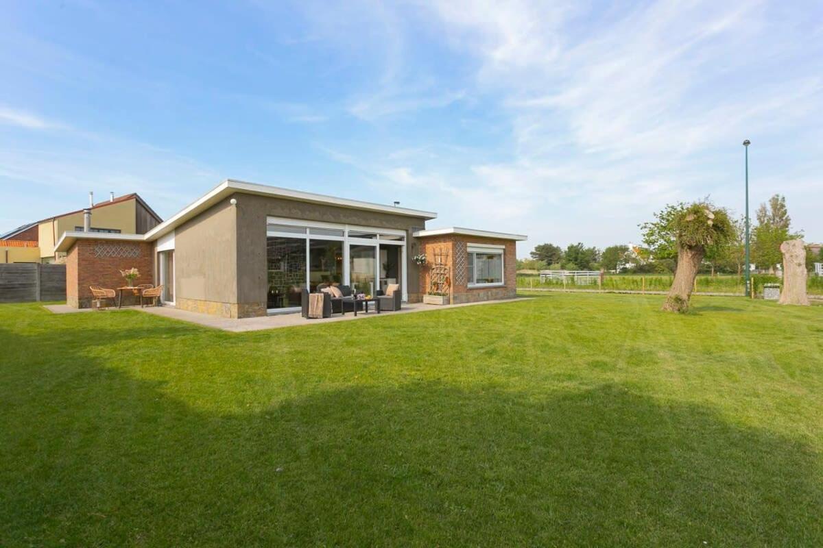 Huswell - Bungalow With Garden At 5 Minutes From The Beach Villa De Haan Exterior photo