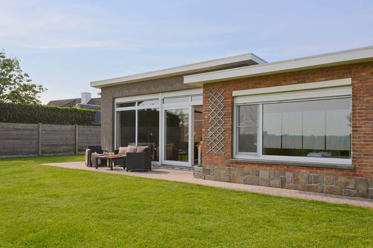 Huswell - Bungalow With Garden At 5 Minutes From The Beach Villa De Haan Exterior photo